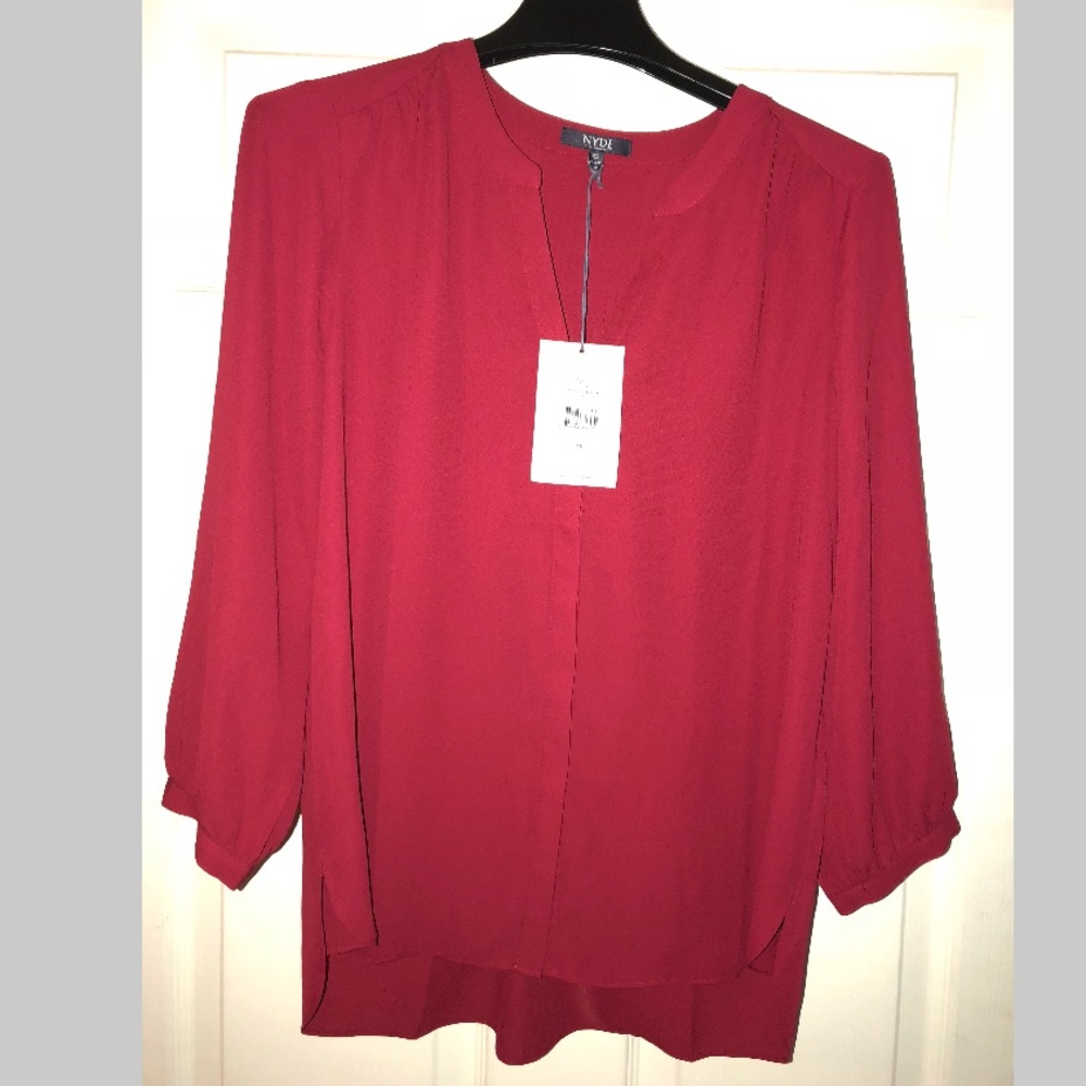NWT’s NYDJ Pleated Back Blouse in Gooseberry